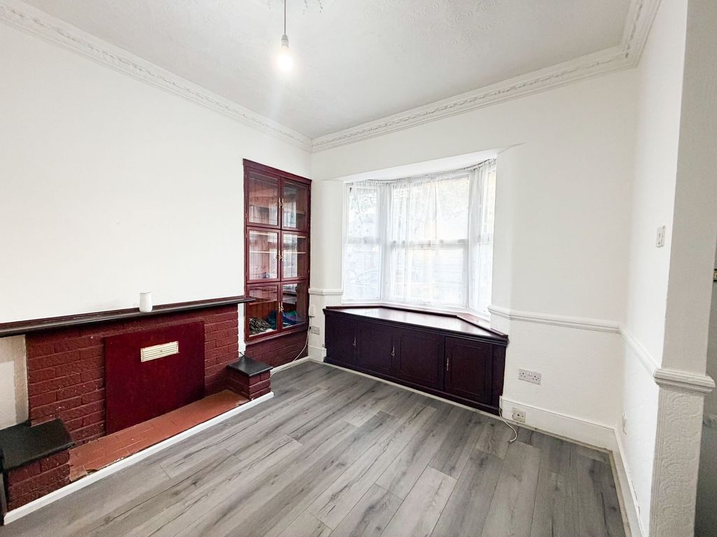 Property photo 3 of 16 Boundary Rd E13