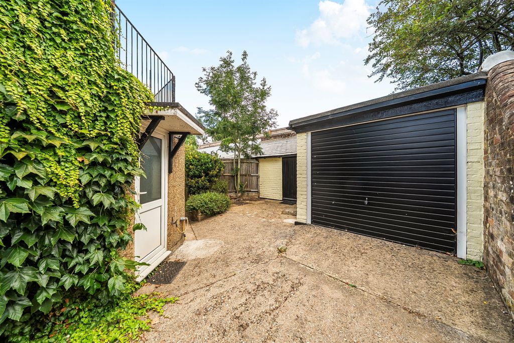 Property photo 3 of 13