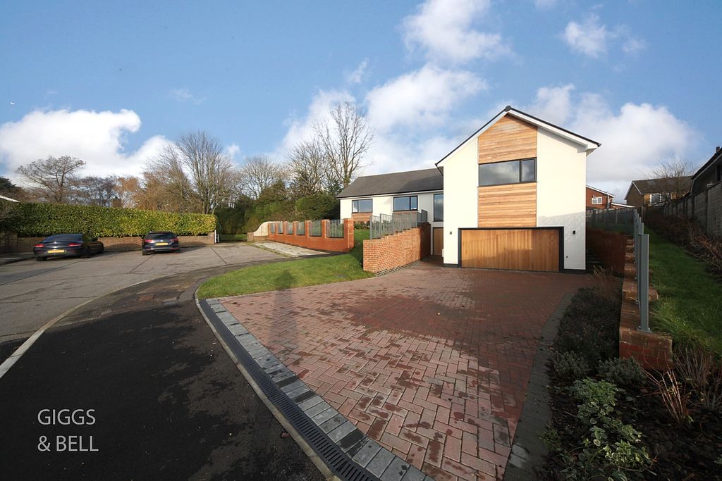 Property photo 1 of 32 4825421