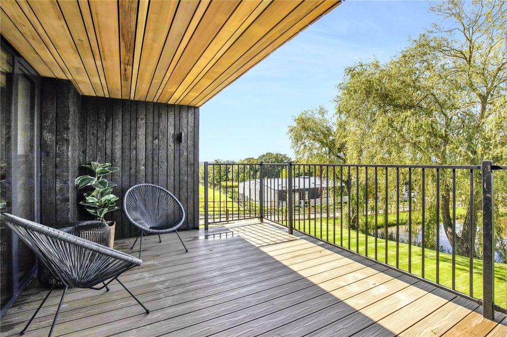 Property photo 2 of 28 Balcony