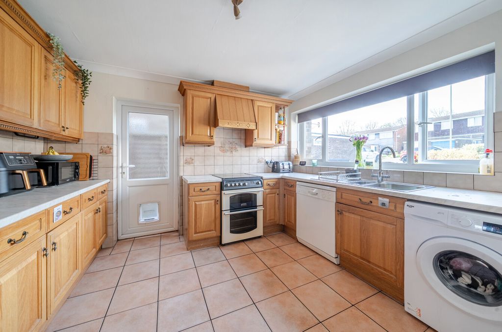 Property photo 3 of 12 1436130-11-69d693...