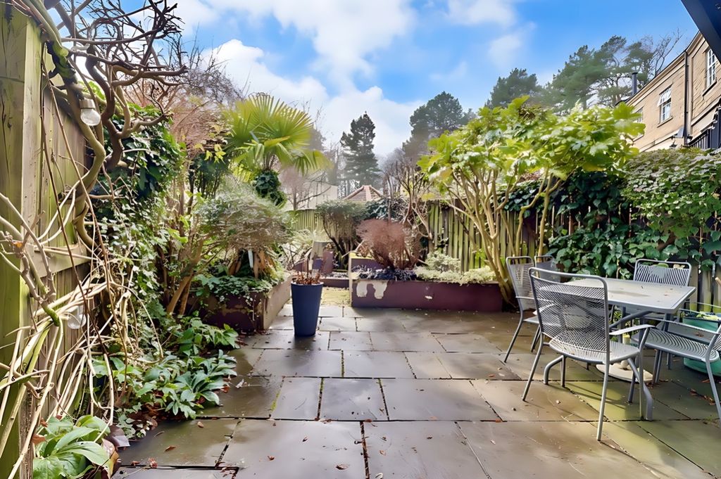 Property photo 3 of 34 Garden Oasis