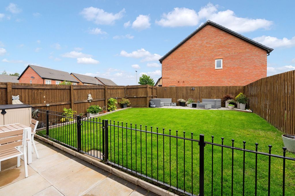 Property photo 2 of 24