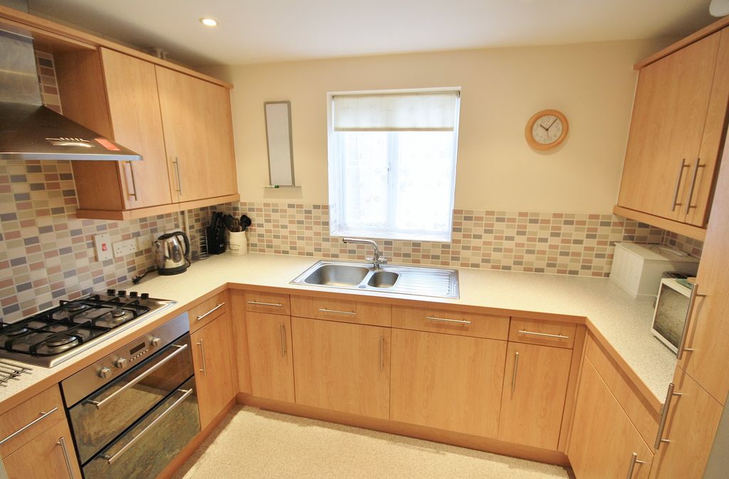 Property photo 2 of 8 Kitchen