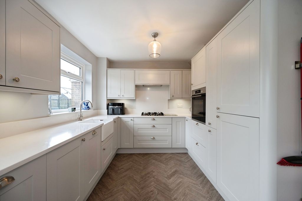 Property photo 3 of 18 Pbox-Img.Jpg