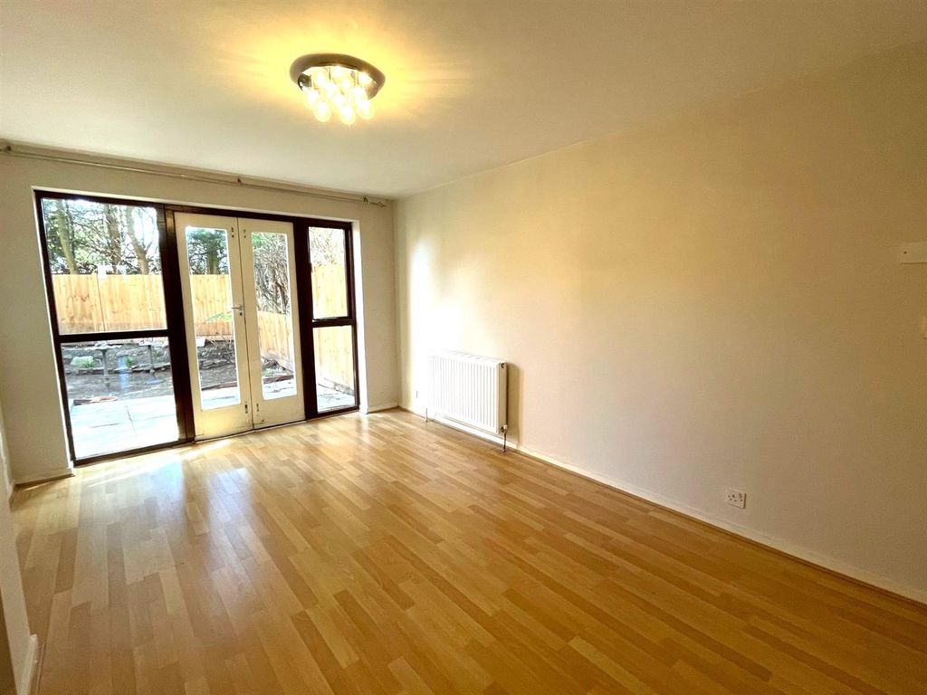 Property photo 2 of 9 Fd26E8Fc-9827-4030-A1E5-07964Ac7F000.Jpg