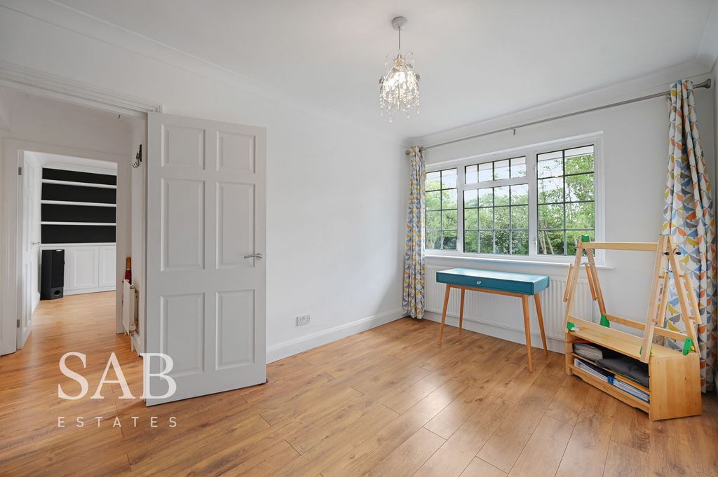 Additional image 7 of 3 bed flat for saleCostons Lane, Greenford UB6