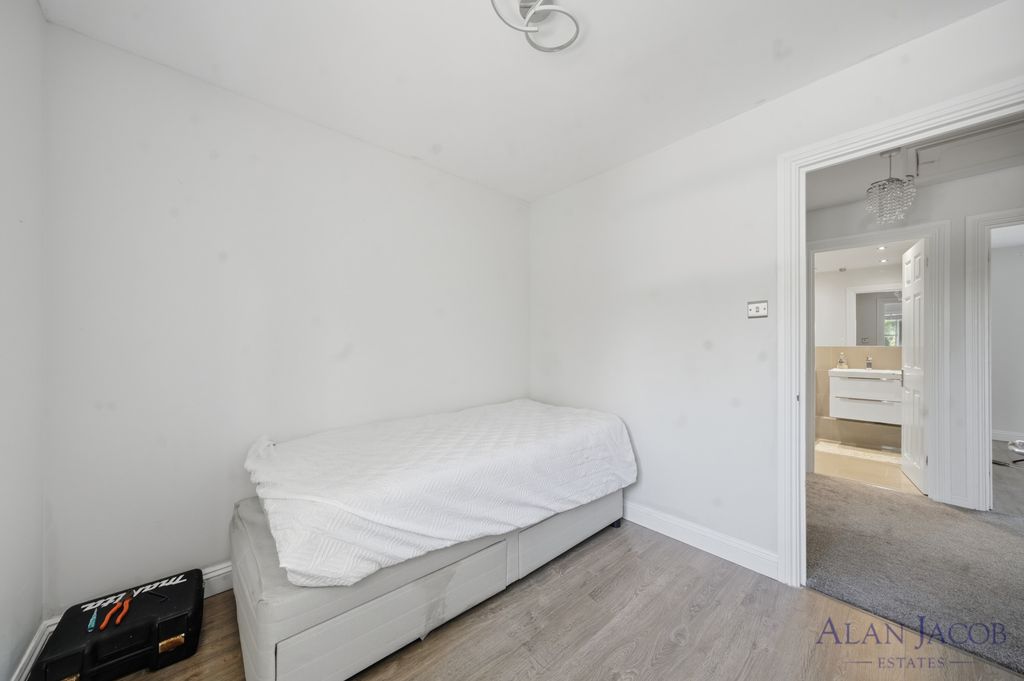 Property photo 2 of 30