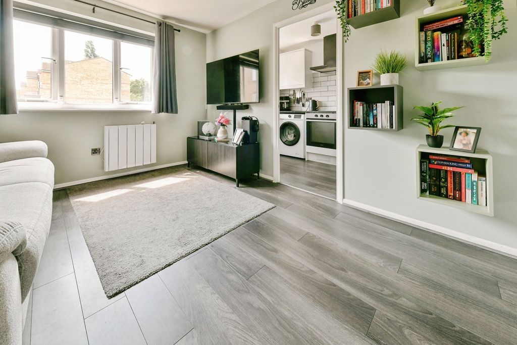 Property photo 3 of 20 Pbox-Img.Jpg