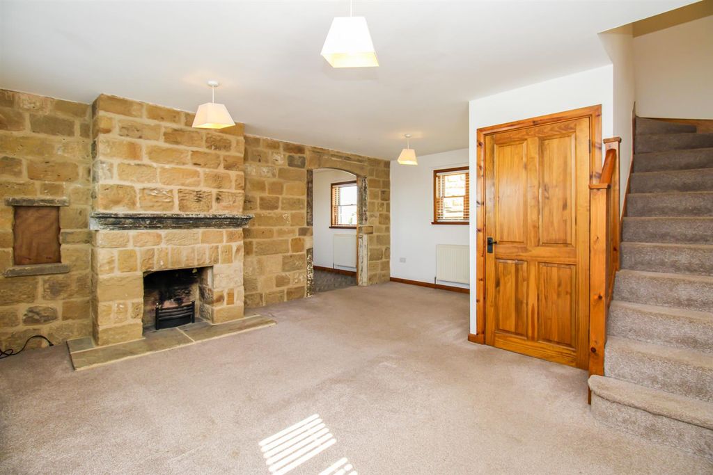 Property photo 1 of 11 Living Room