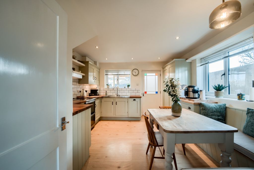 Property photo 1 of 17 Xt5A1732-Hdr(3)