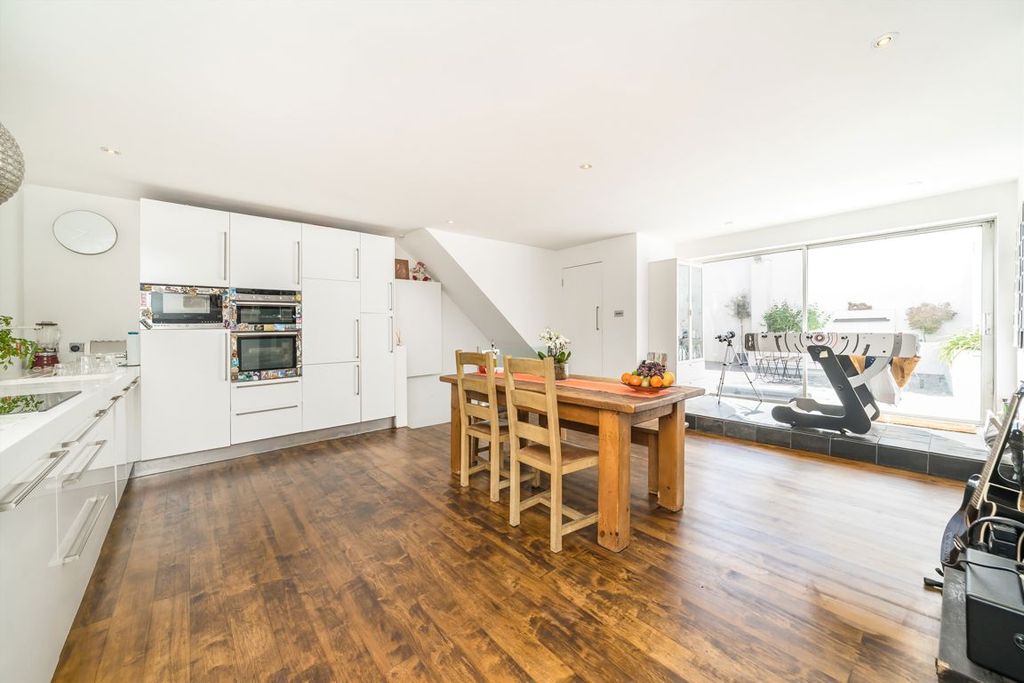 Property photo 2 of 9