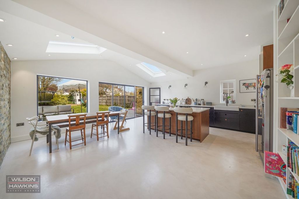 Property photo 3 of 16