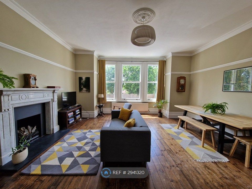 Property photo 1 of 13 Living Room