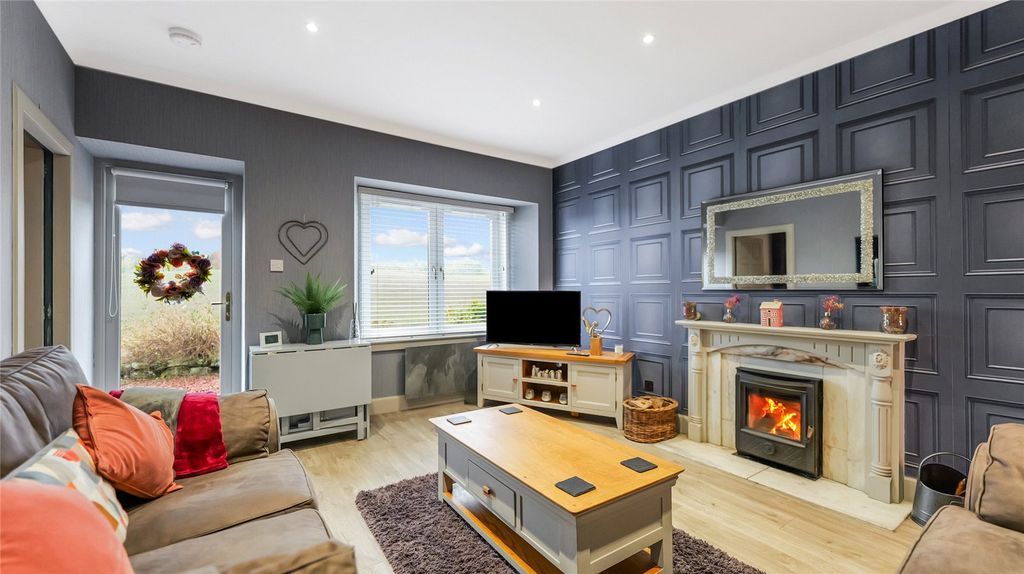 Property photo 2 of 21 Living Room