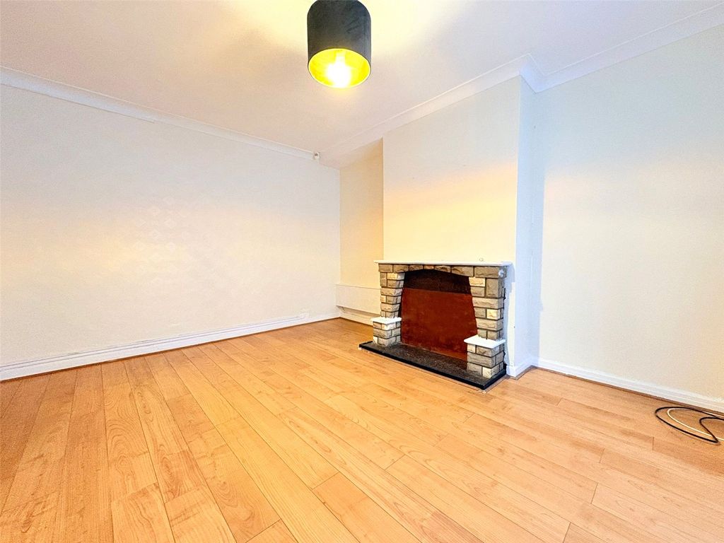 Property photo 2 of 8 Picture No. 14