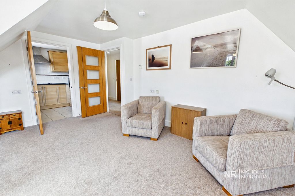 Property photo 3 of 17 Living Area Extra Photo