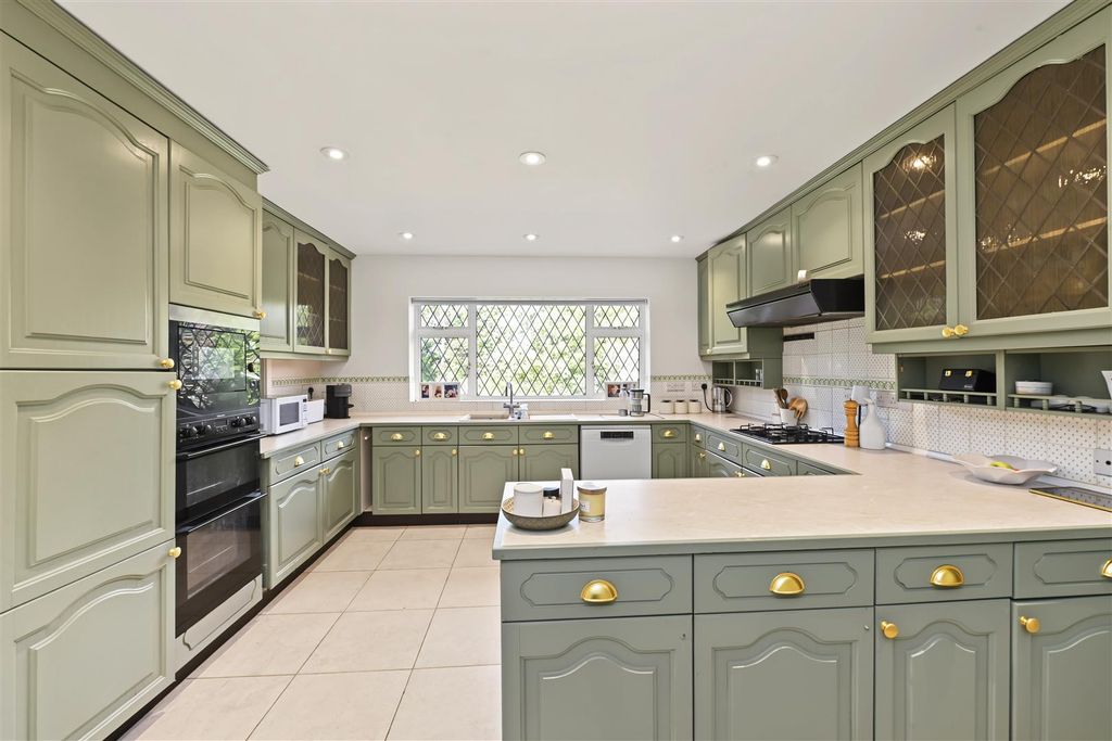 Property photo 2 of 13 Oakfield-Road-05.Jpg