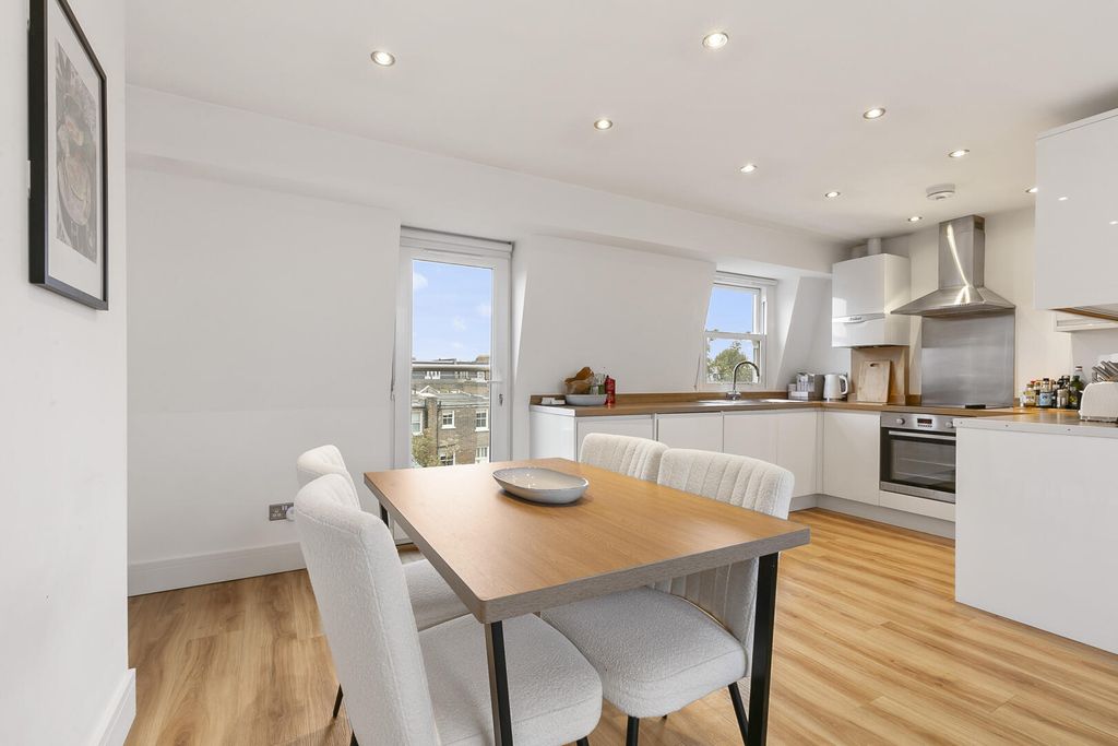 Property photo 3 of 10 Kitchen/Dining Area