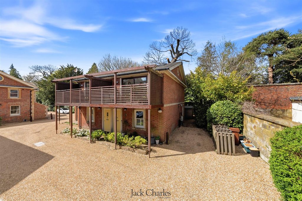 Property photo 1 of 28