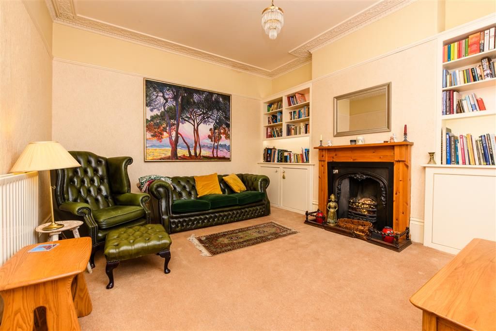 Property photo 1 of 16 Lounge