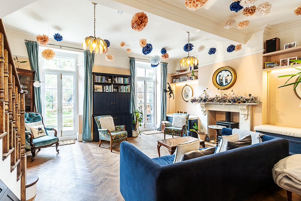 Property photo 2 of 42