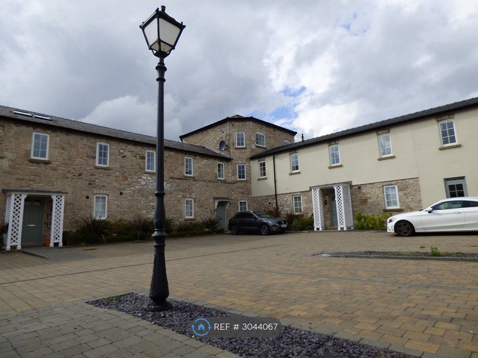 Property photo 2 of 8 Courtyard Entrance