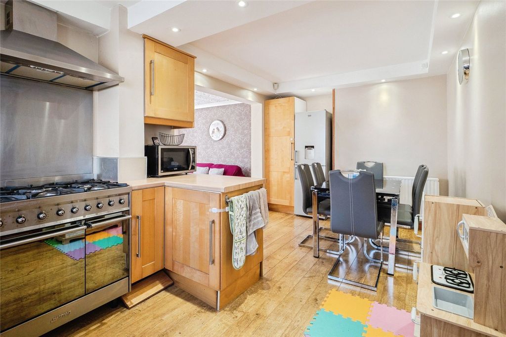 Property photo 3 of 22 Kitchen Diner