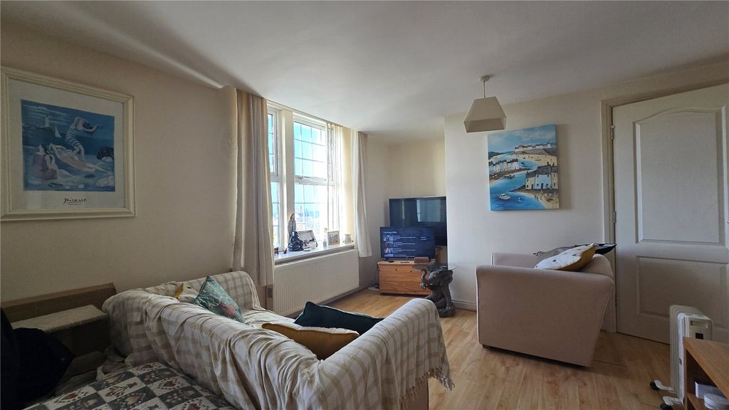 Property photo 3 of 6 Picture No. 05