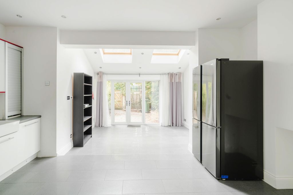Property photo 3 of 37 903