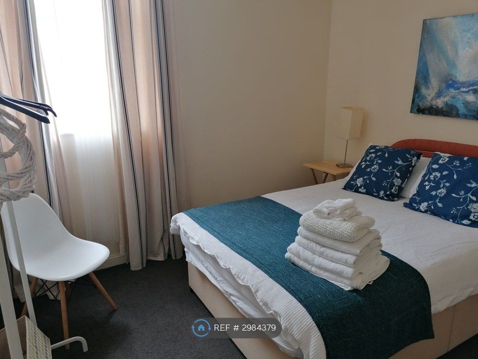 Property photo 3 of 7 Double Bedroom