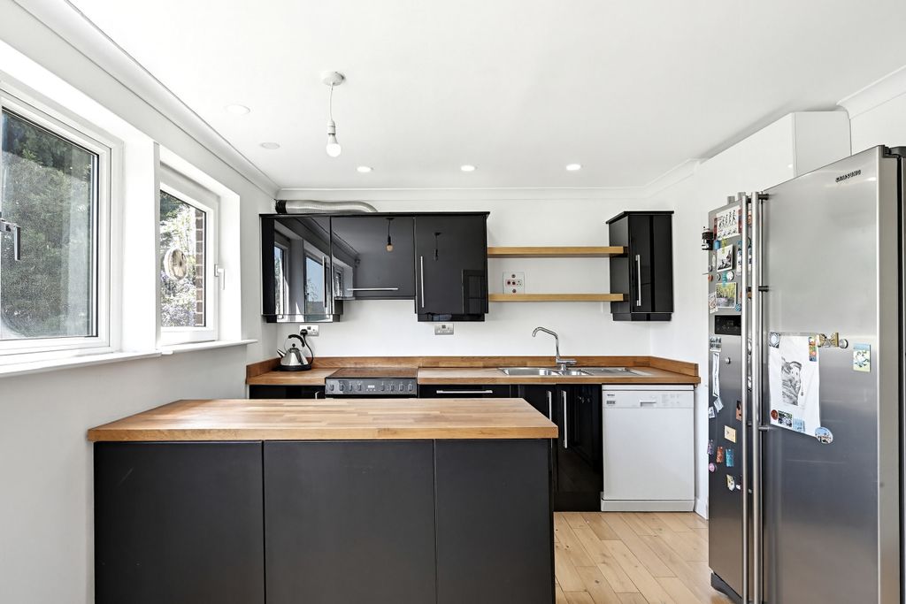 Property photo 2 of 17 Kitchen