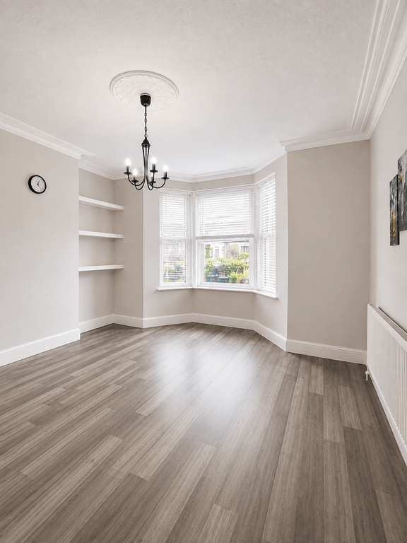 Property photo 1 of 2 Spacious One-Bedroom Ground Floor Flat – Newly Refreshed