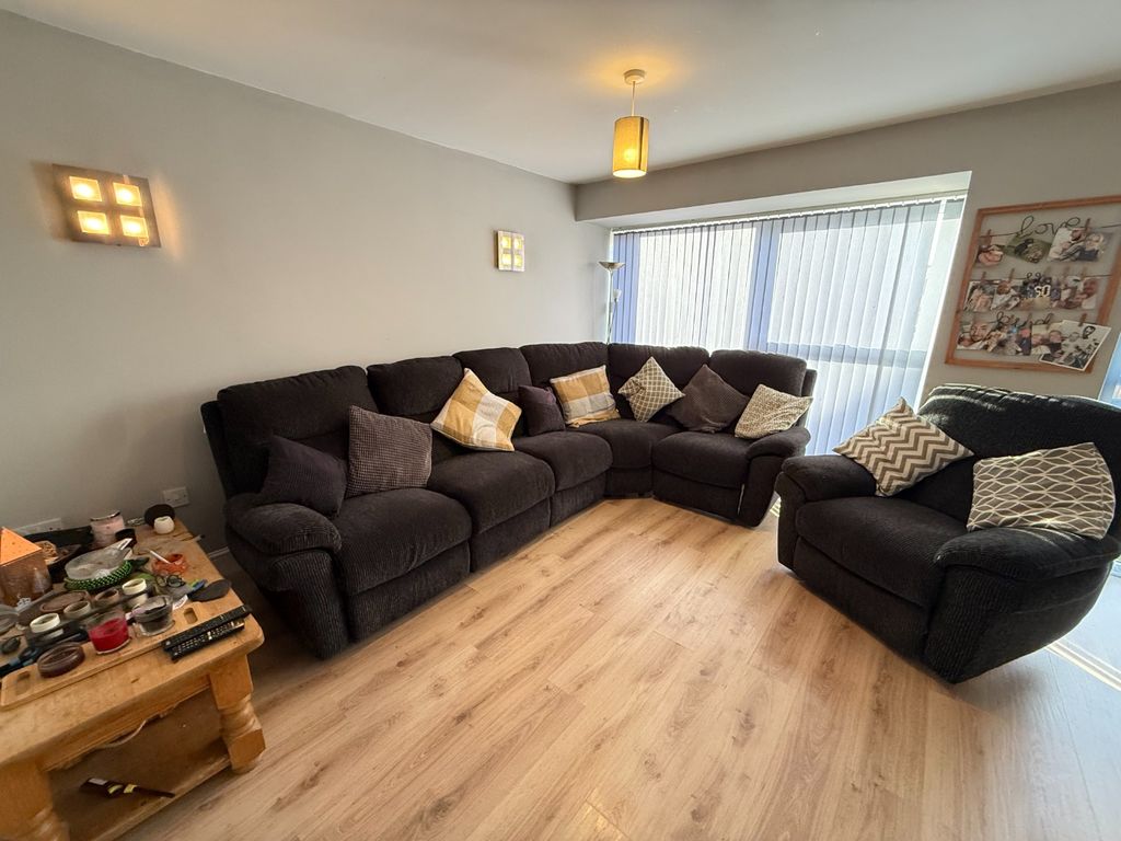 Property photo 3 of 19 4660483