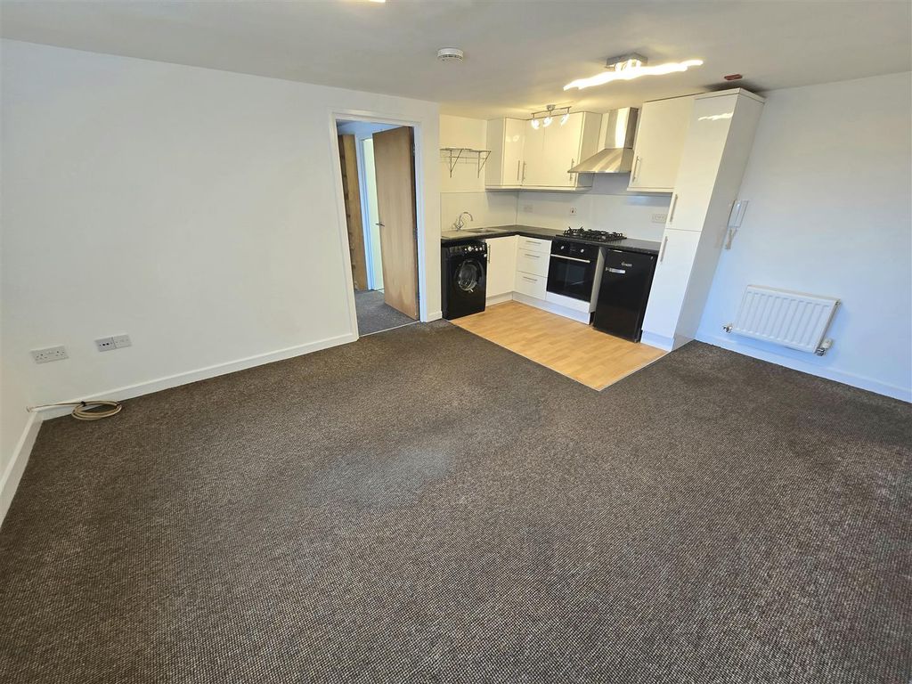 Property photo 3 of 8 Lounge Kitchenette