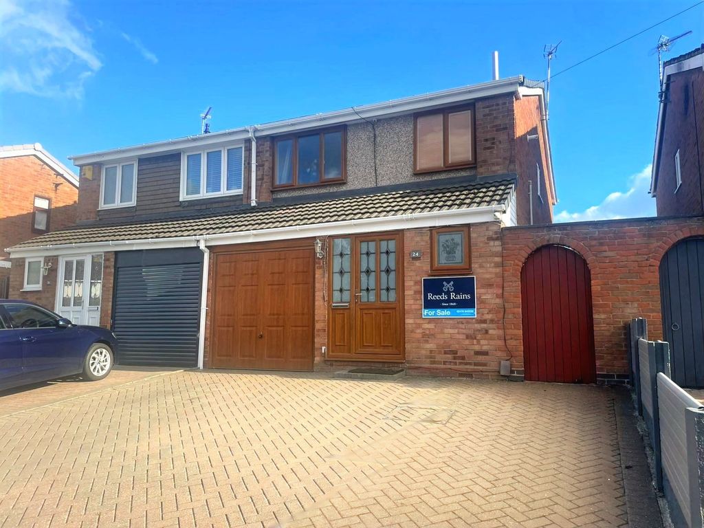 Property photo 1 of 15 Front