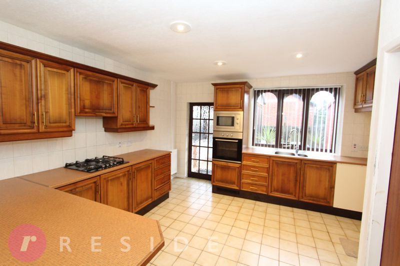 Property photo 2 of 18 Dining Kitchen