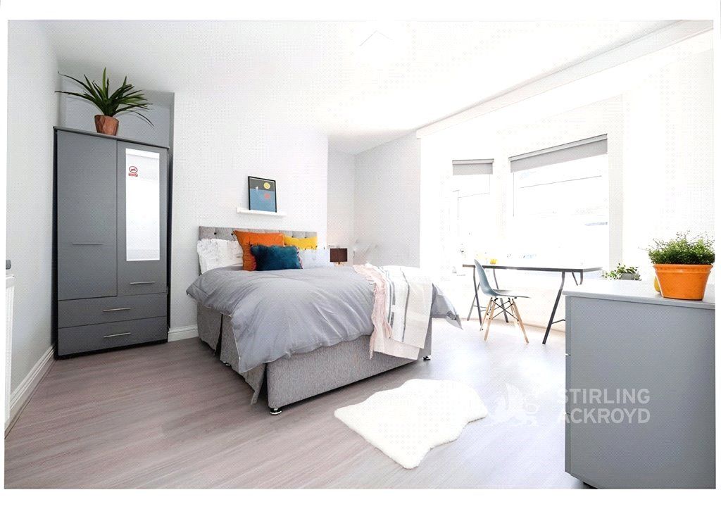 Property photo 1 of 17 Bedroom