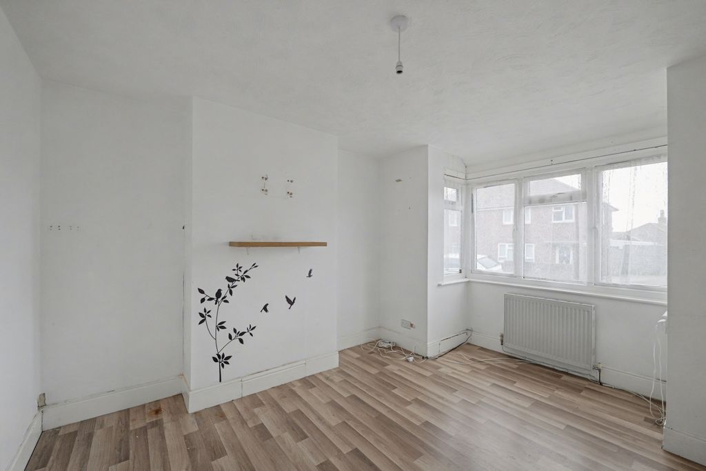 Property photo 3 of 12 20251217030954_P1008246_Pxwpc.Jpg