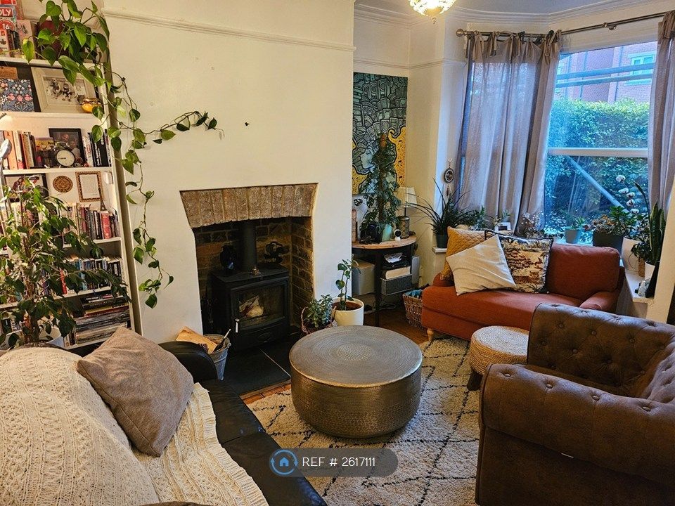 Property photo 3 of 21 Living Room