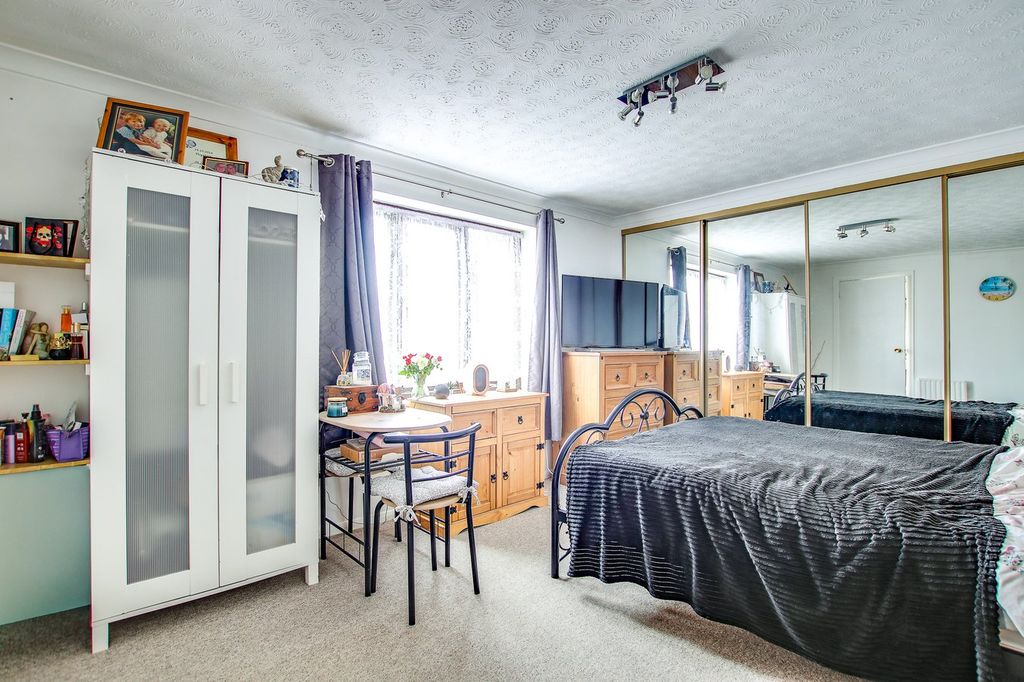 Property photo 3 of 8