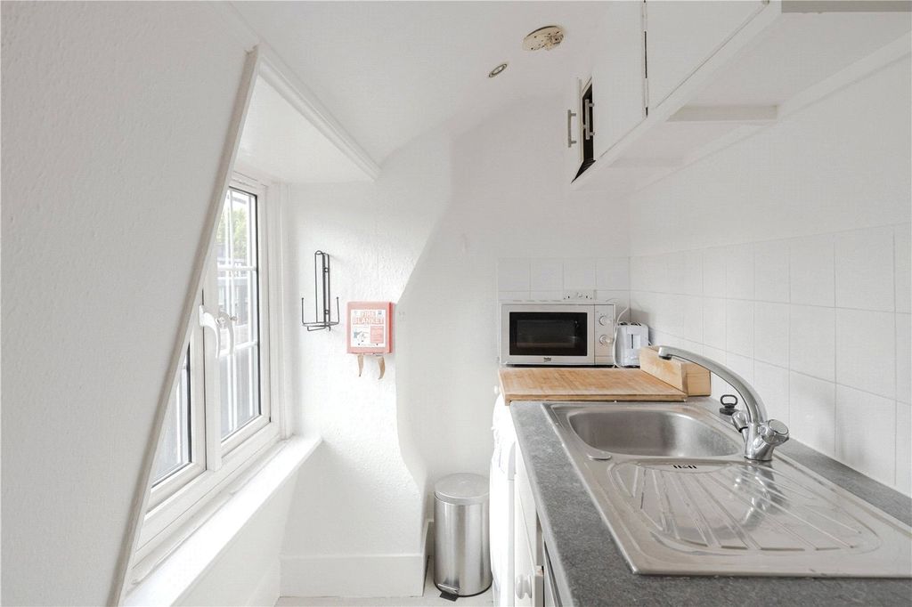 Property photo 3 of 9 Picture No. 12