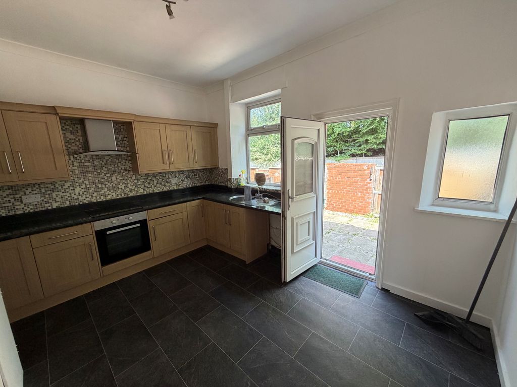 Property photo 2 of 11 5