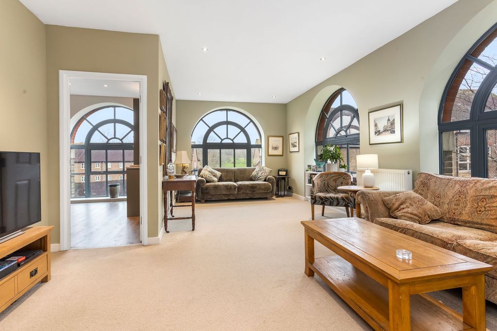 Property photo 2 of 23