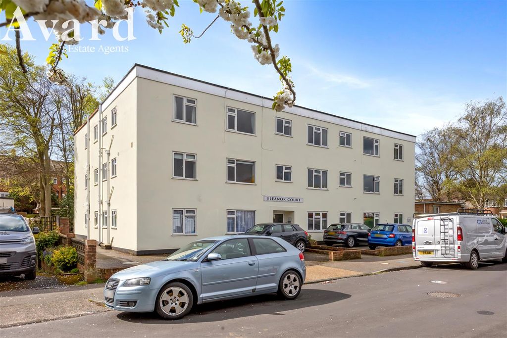 Property photo 2 of 19 Bruce Avenue, Eleanor Court, 5-018.Jpg