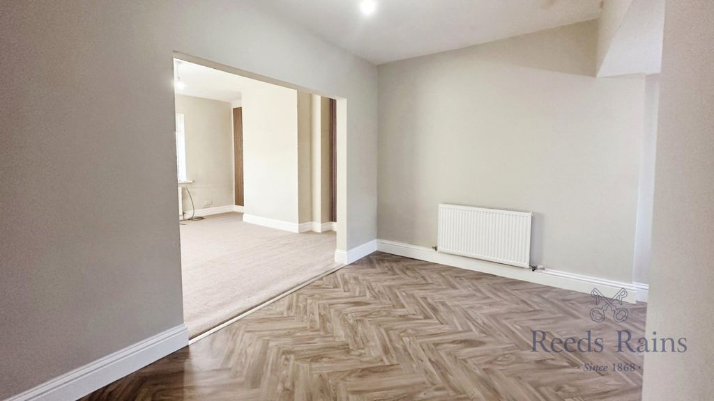 Property photo 3 of 8 Dining Room