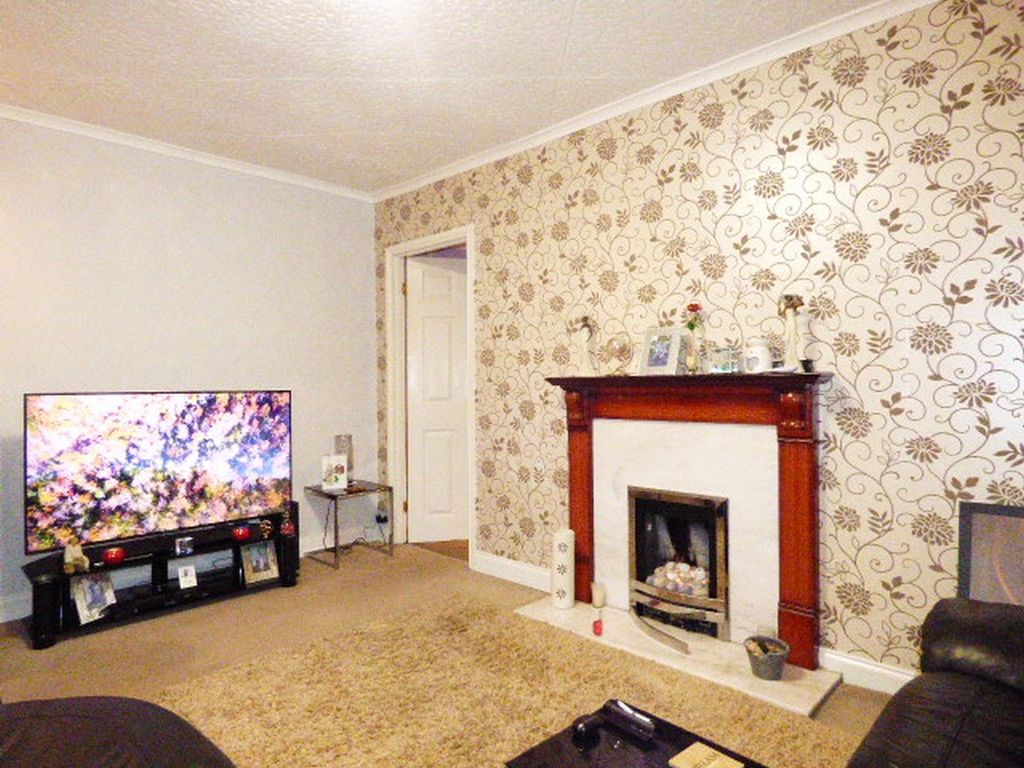 Property photo 3 of 15 Lounge