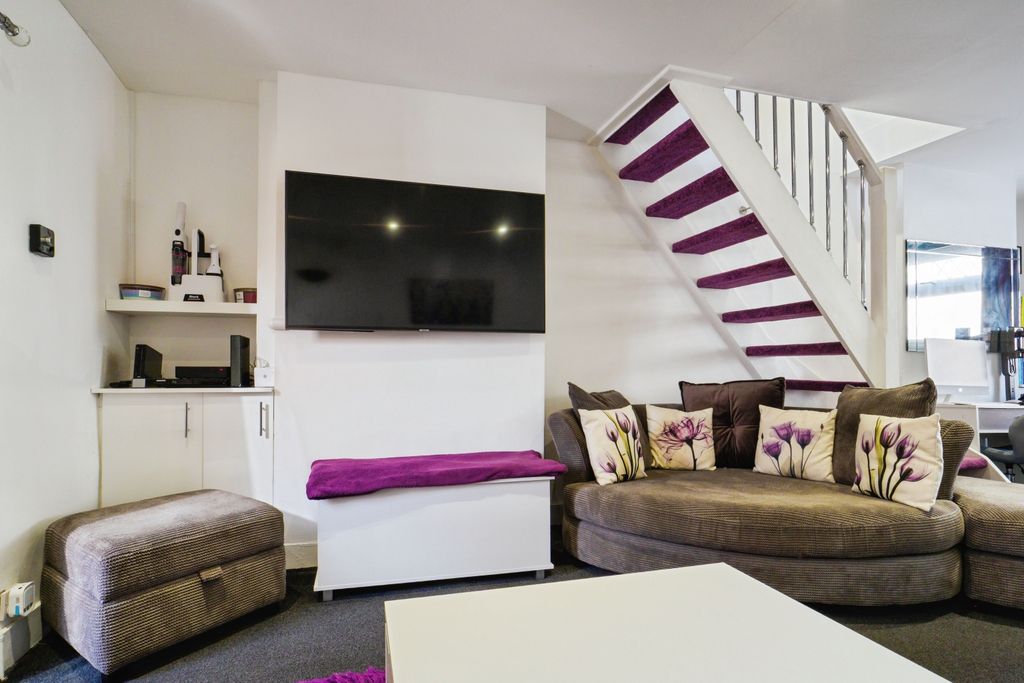 Property photo 2 of 24