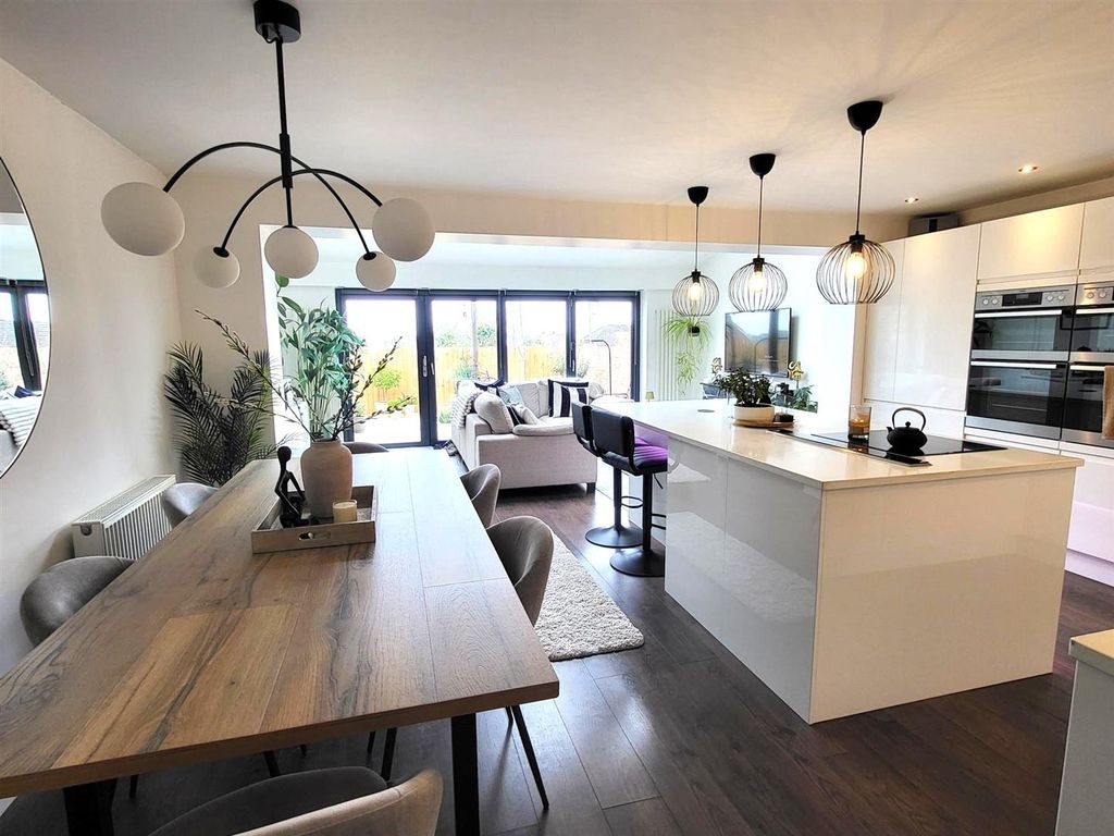 Property photo 2 of 24 Kitchen/Living