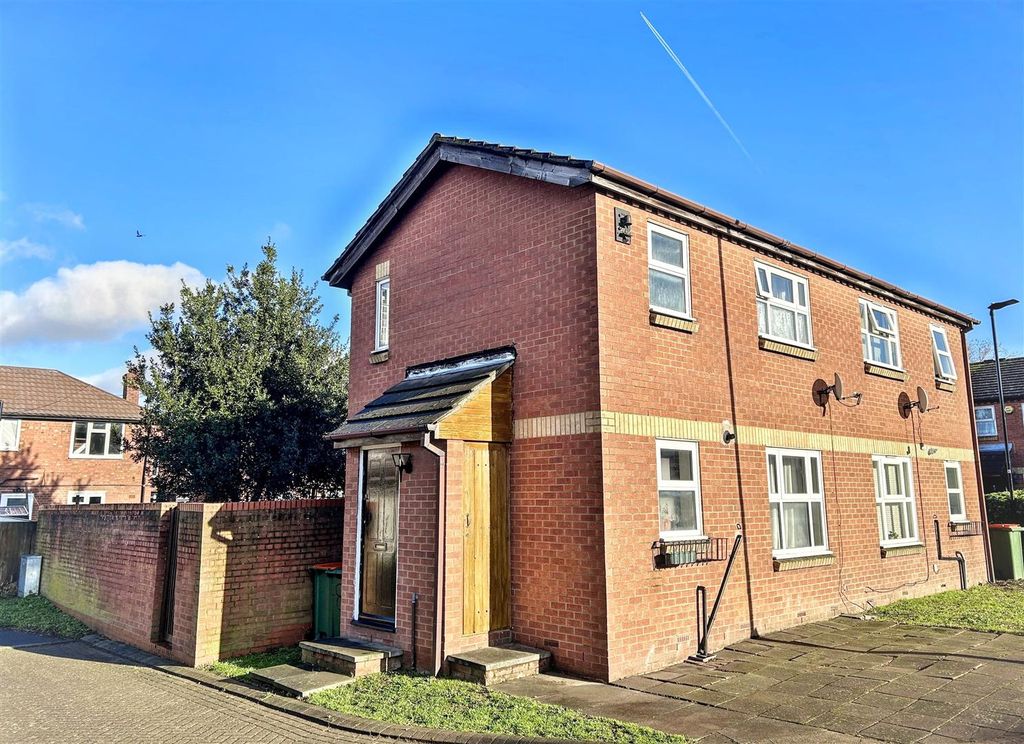 Property photo 1 of 9 Exterior